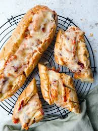 Chesse chicken stuffed garlic bread